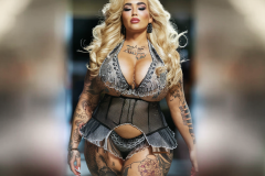 hot_looking_voluptuous_blond_lots_of_tatoos_pho2