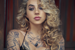 hot_looking_voluptuous_blond_lots_of_tatoos_pho4